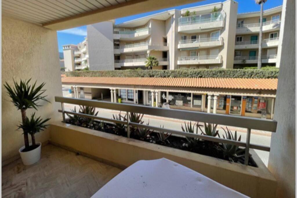 Confortable Appartement A Cavalaire-Sur-Mer Buitenkant foto